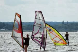 Klassenfahrt Windsurfen, Kitesurfen, Wingfoilem umd SUP am Steinhuder Meer